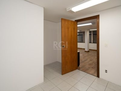 Conjunto/Sala à venda com 161m² no bairro Auxiliadora em Porto Alegre - Foto 6