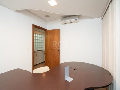 Conjunto/Sala à venda com 161m² no bairro Auxiliadora em Porto Alegre - Foto 15