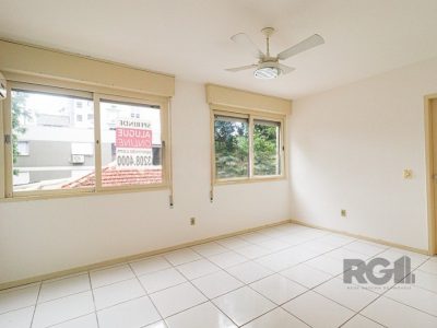 Apartamento à venda com 46m², 1 quarto, 1 vaga no bairro Petrópolis em Porto Alegre - Foto 2