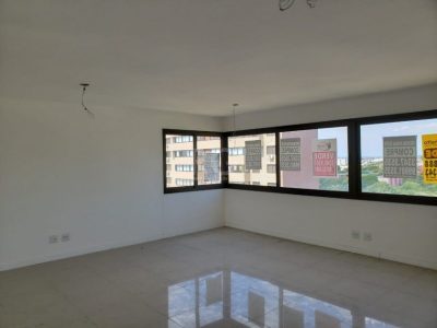 Apartamento à venda com 134m², 3 quartos, 1 suíte, 2 vagas no bairro Jardim Planalto em Porto Alegre - Foto 3