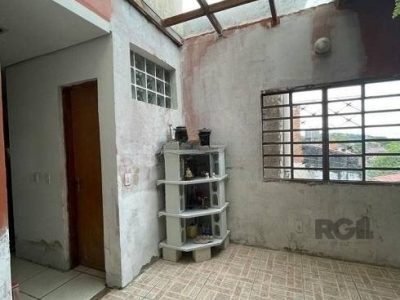 Casa à venda com 130m², 4 quartos, 1 suíte, 2 vagas no bairro Ipanema em Porto Alegre - Foto 10