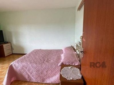 Casa à venda com 130m², 4 quartos, 1 suíte, 2 vagas no bairro Ipanema em Porto Alegre - Foto 13