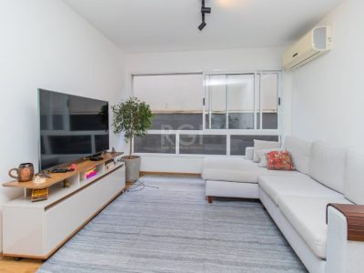 Apartamento à venda com 87m², 3 quartos, 1 suíte, 2 vagas no bairro Bela Vista em Porto Alegre - Foto 2