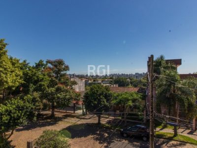 Casa à venda com 420m², 4 quartos, 1 suíte, 3 vagas no bairro Partenon em Porto Alegre - Foto 7