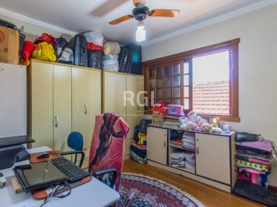 Casa à venda com 420m², 4 quartos, 1 suíte, 3 vagas no bairro Partenon em Porto Alegre - Foto 8