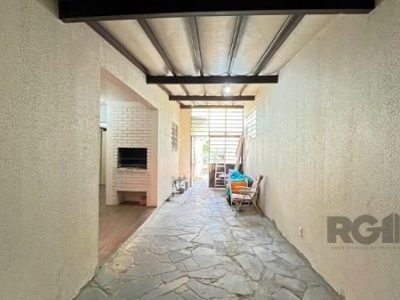 Casa à venda com 154m², 3 quartos, 1 suíte, 3 vagas no bairro Ipanema em Porto Alegre - Foto 34