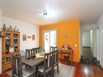 Casa à venda com 154m², 3 quartos, 1 suíte, 3 vagas no bairro Ipanema em Porto Alegre - Foto 4