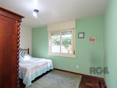 Casa à venda com 154m², 3 quartos, 1 suíte, 3 vagas no bairro Ipanema em Porto Alegre - Foto 21