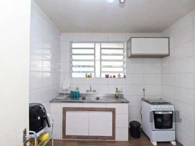 Casa à venda com 154m², 3 quartos, 1 suíte, 3 vagas no bairro Ipanema em Porto Alegre - Foto 15