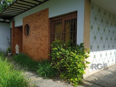 Casa à venda com 305m², 3 quartos, 1 suíte, 4 vagas no bairro Cristal em Porto Alegre - Foto 12