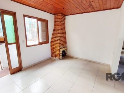 Casa à venda com 112m², 3 quartos, 2 vagas no bairro Cristal em Porto Alegre - Foto 2