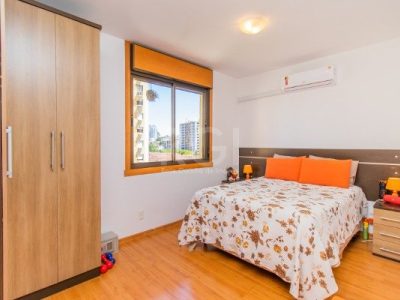 Apartamento à venda com 71m², 2 quartos, 1 suíte, 1 vaga no bairro Passo d'Areia em Porto Alegre - Foto 5