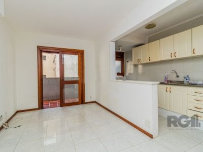 Apartamento à venda com 61m², 2 quartos, 1 vaga no bairro Menino Deus em Porto Alegre - Foto 2