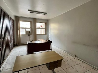 Conjunto/Sala à venda com 342m² no bairro Centro Histórico em Porto Alegre - Foto 24