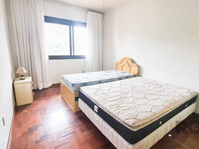 Casa à venda com 320m², 4 quartos, 1 suíte, 5 vagas no bairro Cristo Redentor em Porto Alegre - Foto 8