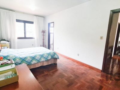 Casa à venda com 320m², 4 quartos, 1 suíte, 5 vagas no bairro Cristo Redentor em Porto Alegre - Foto 12