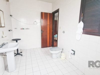 Casa à venda com 320m², 4 quartos, 1 suíte, 5 vagas no bairro Cristo Redentor em Porto Alegre - Foto 18