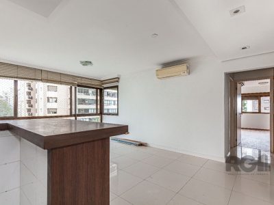 Apartamento à venda com 83m², 2 quartos, 2 suítes, 2 vagas no bairro Auxiliadora em Porto Alegre - Foto 4