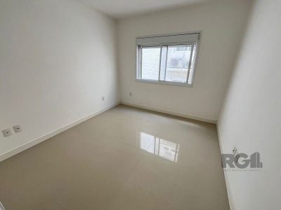 Apartamento à venda com 300m², 6 quartos, 5 suítes, 4 vagas no bairro Centro em Capão da Canoa - Foto 3