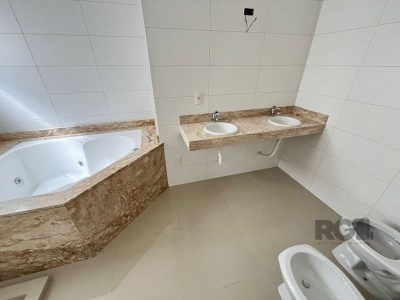 Apartamento à venda com 300m², 6 quartos, 5 suítes, 4 vagas no bairro Centro em Capão da Canoa - Foto 9