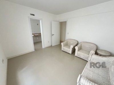 Apartamento à venda com 300m², 6 quartos, 5 suítes, 4 vagas no bairro Centro em Capão da Canoa - Foto 11