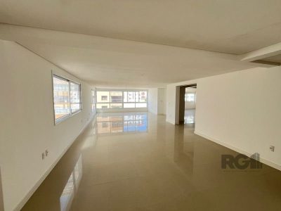 Apartamento à venda com 300m², 6 quartos, 5 suítes, 4 vagas no bairro Centro em Capão da Canoa - Foto 27