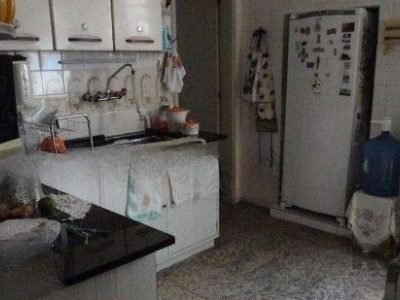 Casa à venda com 217m², 3 quartos, 1 suíte, 3 vagas no bairro Petrópolis em Porto Alegre - Foto 3