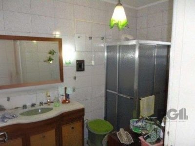 Casa à venda com 217m², 3 quartos, 1 suíte, 3 vagas no bairro Petrópolis em Porto Alegre - Foto 10