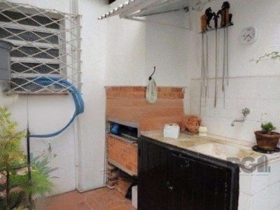 Casa à venda com 217m², 3 quartos, 1 suíte, 3 vagas no bairro Petrópolis em Porto Alegre - Foto 19