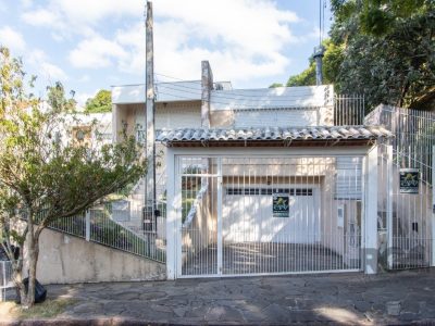 Casa à venda com 360m², 5 quartos, 2 suítes, 3 vagas no bairro Tristeza em Porto Alegre - Foto 30