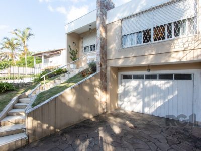 Casa à venda com 360m², 5 quartos, 2 suítes, 3 vagas no bairro Tristeza em Porto Alegre - Foto 31