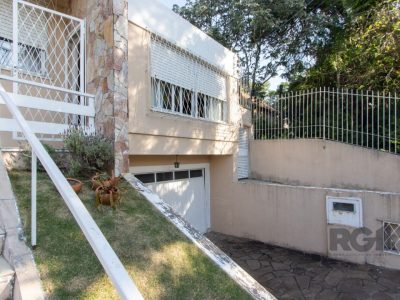 Casa à venda com 360m², 5 quartos, 2 suítes, 3 vagas no bairro Tristeza em Porto Alegre - Foto 32