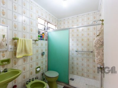 Casa à venda com 360m², 5 quartos, 2 suítes, 3 vagas no bairro Tristeza em Porto Alegre - Foto 48