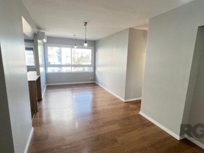 Apartamento à venda com 81m², 3 quartos, 1 suíte, 2 vagas no bairro Jardim Lindóia em Porto Alegre - Foto 2