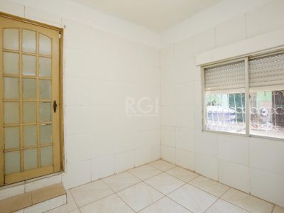 Casa à venda com 350m², 3 quartos, 3 vagas no bairro Passo d'Areia em Porto Alegre - Foto 14