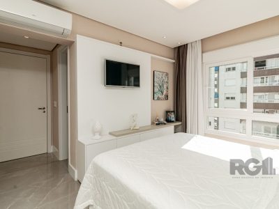 Apartamento à venda com 128m², 3 quartos, 3 suítes, 2 vagas no bairro Menino Deus em Porto Alegre - Foto 10