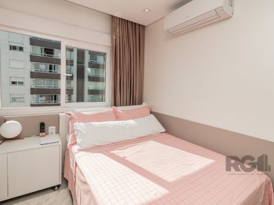 Apartamento à venda com 128m², 3 quartos, 3 suítes, 2 vagas no bairro Menino Deus em Porto Alegre - Foto 16