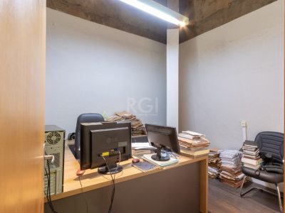 Conjunto/Sala à venda com 255m² no bairro Centro Histórico em Porto Alegre - Foto 18