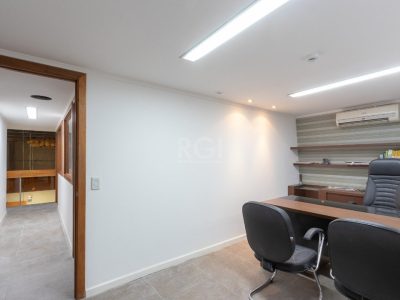 Conjunto/Sala à venda com 255m² no bairro Centro Histórico em Porto Alegre - Foto 44