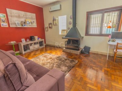 Casa à venda com 135m², 3 quartos, 1 suíte, 1 vaga no bairro Santa Tereza em Porto Alegre - Foto 3