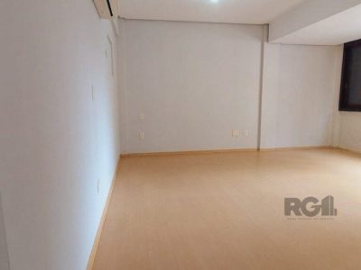 Apartamento à venda com 137m², 3 quartos, 1 suíte, 4 vagas no bairro Petrópolis em Porto Alegre - Foto 3