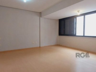 Apartamento à venda com 137m², 3 quartos, 1 suíte, 4 vagas no bairro Petrópolis em Porto Alegre - Foto 2