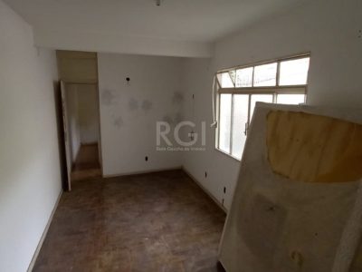 Sobrado à venda com 110m², 4 quartos, 1 suíte, 2 vagas no bairro Floresta em Porto Alegre - Foto 14