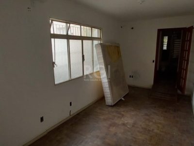 Sobrado à venda com 110m², 4 quartos, 1 suíte, 2 vagas no bairro Floresta em Porto Alegre - Foto 17