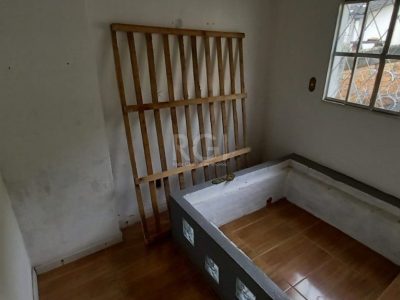 Sobrado à venda com 110m², 4 quartos, 1 suíte, 2 vagas no bairro Floresta em Porto Alegre - Foto 13