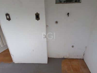 Sobrado à venda com 110m², 4 quartos, 1 suíte, 2 vagas no bairro Floresta em Porto Alegre - Foto 21