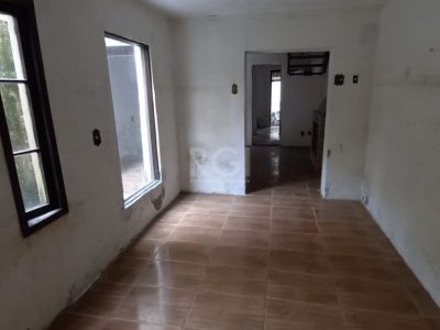 Sobrado à venda com 110m², 4 quartos, 1 suíte, 2 vagas no bairro Floresta em Porto Alegre - Foto 4