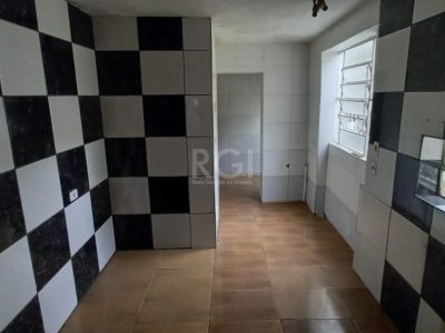 Sobrado à venda com 110m², 4 quartos, 1 suíte, 2 vagas no bairro Floresta em Porto Alegre - Foto 8