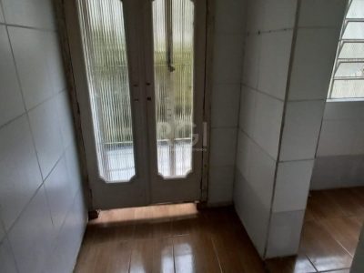 Sobrado à venda com 110m², 4 quartos, 1 suíte, 2 vagas no bairro Floresta em Porto Alegre - Foto 41