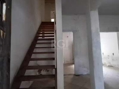 Sobrado à venda com 110m², 4 quartos, 1 suíte, 2 vagas no bairro Floresta em Porto Alegre - Foto 11